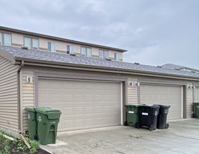 Leduc triplex for rent - Garage Exterior