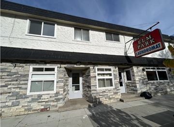 Edmonton apartment for rent - A laundromat named Elm Park is located in a building with a stone facade.