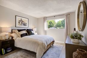 Camarillo apartment for rent - a bedroom with a large bed in a room