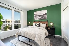 Mountain View apartment for rent - a bedroom with a bed and a green wall