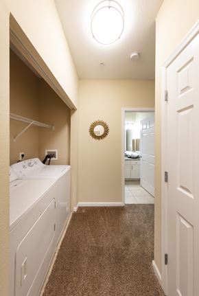 Alexandria apartment for rent - A white bedroom with a round mirror on the wall.