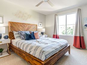 Vista apartment for rent - Bedroom with large window and ceiling fan