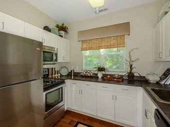 Stainless steel appliance packages available*