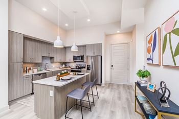 Kitchen with isle