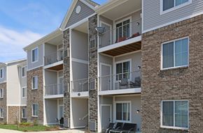 Union apartment for rent - Apartment building with balconies and windows.