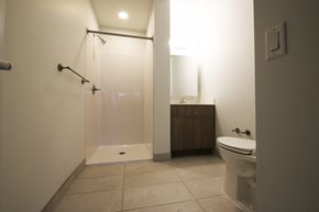 Chicago apartment for rent - Typical bathroom