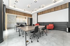 Brooklyn apartment for rent - a conference room with a large table and chairs