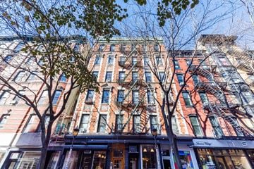 New York apartment for rent - the building in which the hotel is located