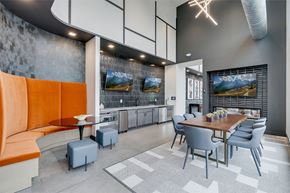 St. Paul apartment for rent - Entertainment space with table and chairs