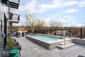 St. Paul apartment for rent - spa area with views of the city