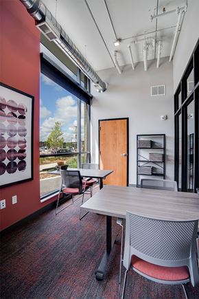 Minneapolis apartment for rent - A conference room with a table and chairs.