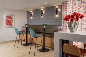 Minneapolis apartment for rent - A dining area with a table and chairs.