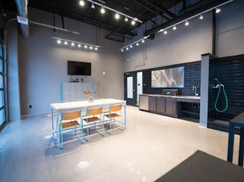 Private bike shop & hobby lounge