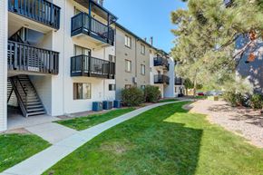 Aurora apartment for rent - the preserve at ballantyne commons apartments walkway and grass