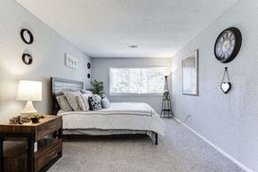 Austell apartment for rent - a bedroom with a bed and a window