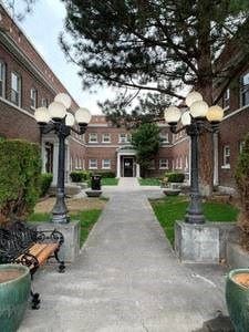 Twin Falls apartment for rent - a sidewalk in front of a building with street lights