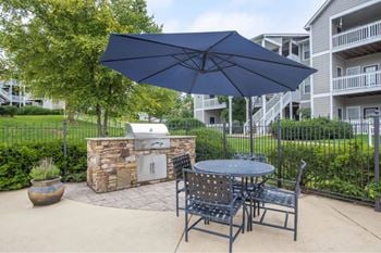 Picnic area w/ bbq grill