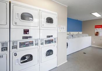 24-Hour laundry facility