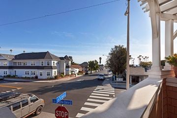 Ventura apartment for rent - A stop sign is on the corner of a street.