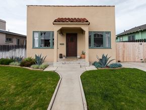 Ventura apartment for rent - A house with a brown door and green window frames.