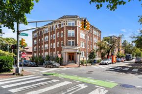 Cambridge apartment for rent - A street view of a crosswalk with a traffic light and a building in the background.