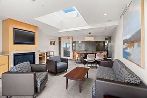 Cambridge apartment for rent - A living room with a fireplace and a television.
