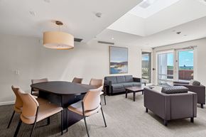 Cambridge apartment for rent - A modern dining room with a large table and chairs.