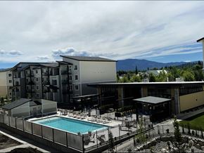 Spokane Valley apartment for rent - a view of the pool and courtyard