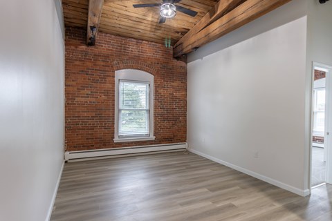 Floor plan for 2 beds, 1 bath, 990 sqft
