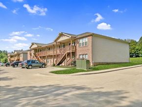 Greenville apartment for rent - a row of apartment buildings with cars parked outside