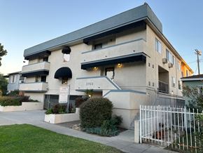 Mar Vista apartment for rent - Image of the Venice apartment building