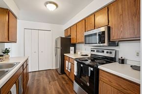 Madison apartment for rent - Kitchen with stainless stove and microwave at Madison Estates Madison WI
