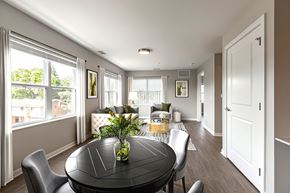 Toledo apartment for rent - A dining room with a table and chairs.