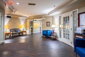 Cincinnati apartment for rent - A waiting room with a blue chair and a couch.