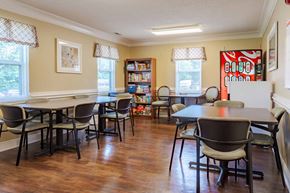 Doniphan apartment for rent - A dining room with a table surrounded by chairs.