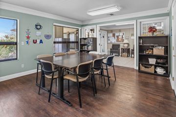 Wickenburg apartment for rent - A dining room with a table and chairs.