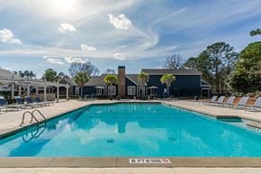 Macon apartment for rent - A large swimming pool with a depth marker reading 6 feet.