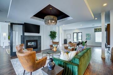 Commerce apartment for rent - A living room with a green couch and a fireplace.