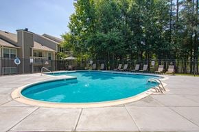 Midlothian apartment for rent - a swimming pool at Hunters Chase Apartments, Virginia
