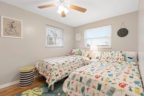 Columbus apartment for rent - a bedroom with two beds and a ceiling fan