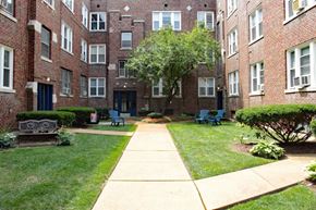 St. Louis apartment for rent - a sidewalk leading to an apartment building