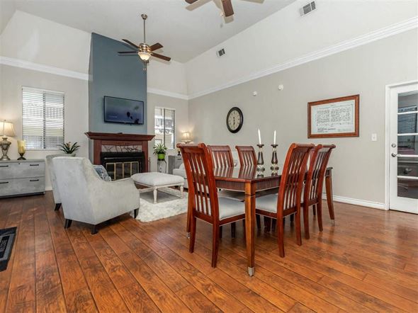 Lancaster apartment for rent - A dining room with a wooden table and chairs.