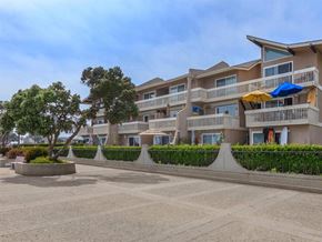 Ventura apartment for rent - A large apartment complex with a courtyard and trees.