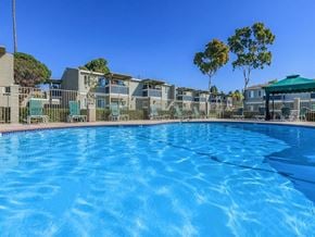 Ventura apartment for rent - the pool at the apartments for rent
