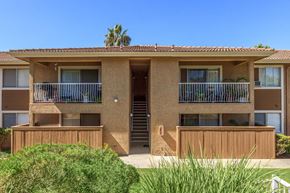 Vista apartment for rent - A two-story apartment building with a balcony on the second floor.