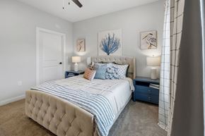 Beaufort apartment for rent - A bedroom with a large bed and two lamps.
