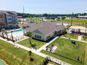 Beaumont apartment for rent - Aerial view Promenade clubhouse