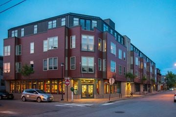 Portland apartment for rent - the building in which the hotel is located
