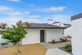 Costa Mesa apartment for rent - Front Entrance at Hamilton Courtyard Apartments, Costa Mesa