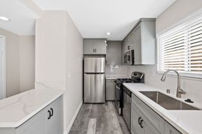 Costa Mesa apartment for rent - Fully Equipped Kitchen at Hamilton Courtyard Apartments, Costa Mesa, CA
